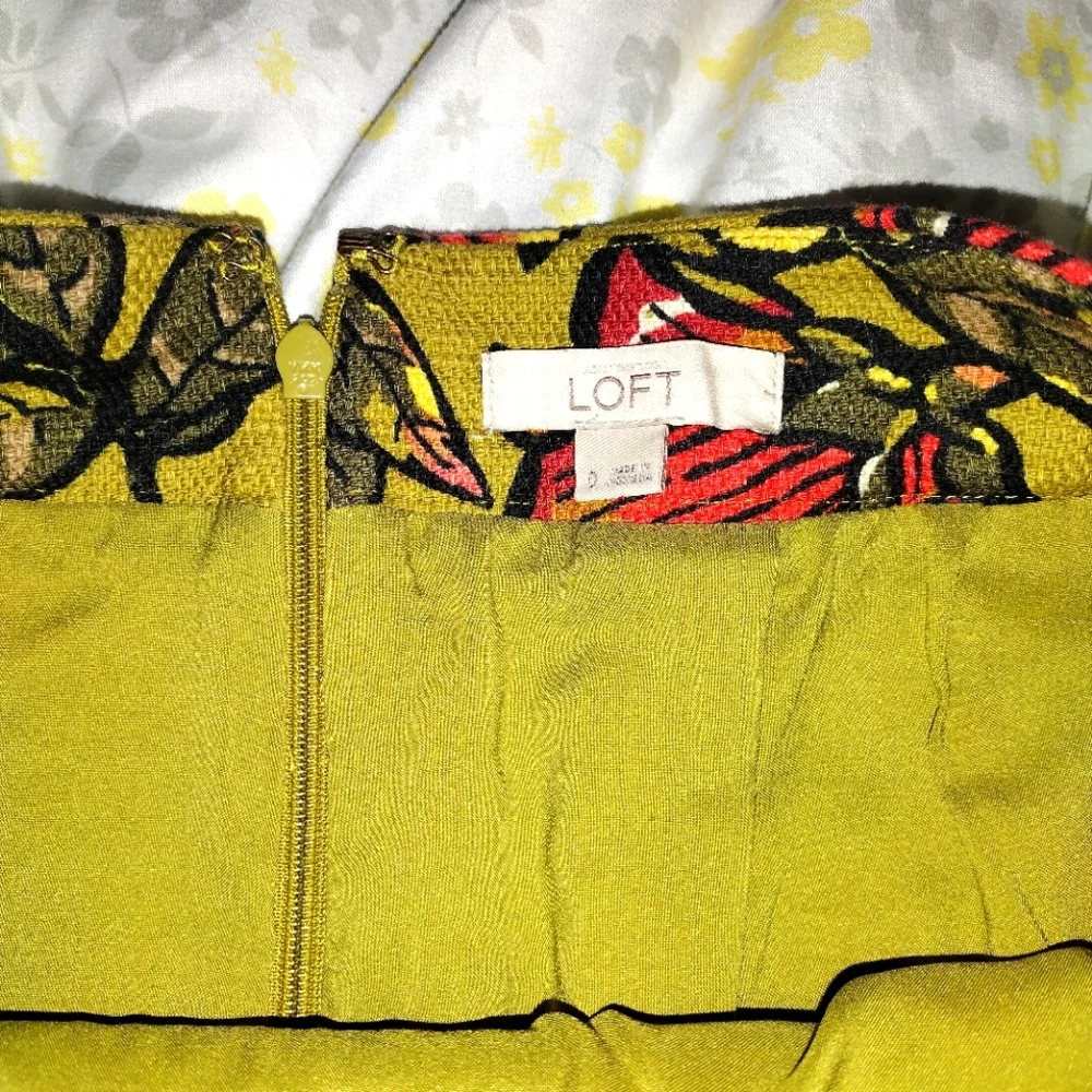 LOFT Sz. 0 Floral Tapestry Skirt - Picture 3 of 4